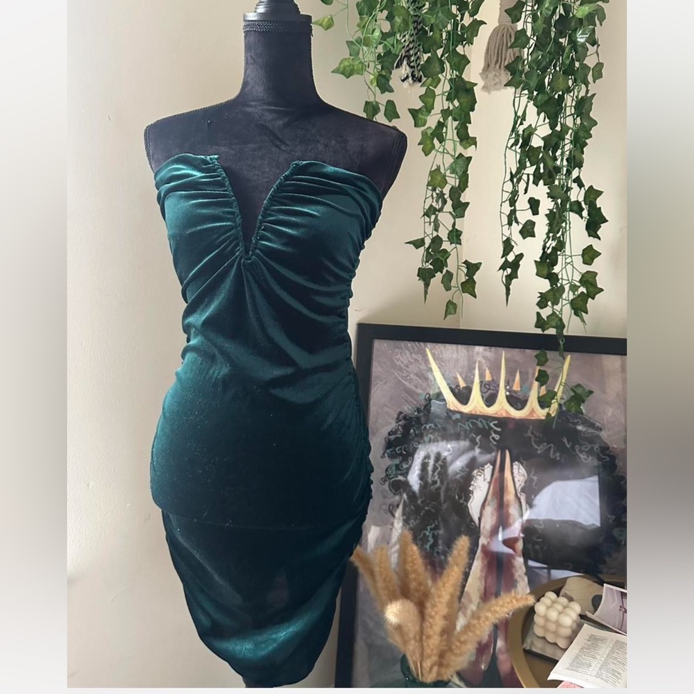 Fashion Nova Emerald Velvet Strapless Dress